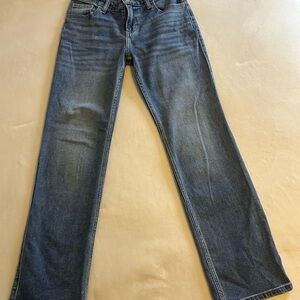Classic Women’s Straight-Leg Jeans in Faded Blue
